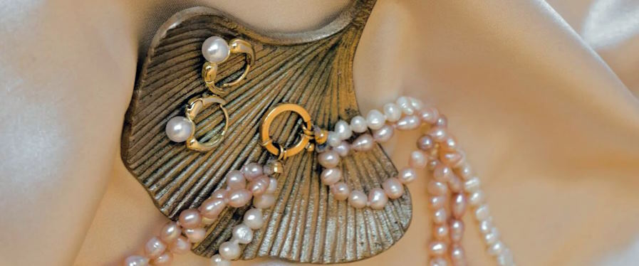 pearl necklace